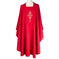 Casulla roja bordada con cruz clsica
