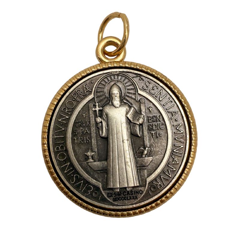 Medalla de San Benito con anillo dorado - 3,4 cm