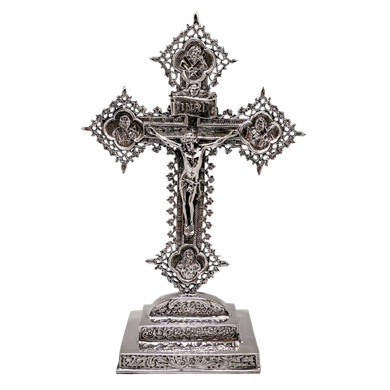 Cruz gtica de peana en plata de ley, 19 x 12 x 4 cm